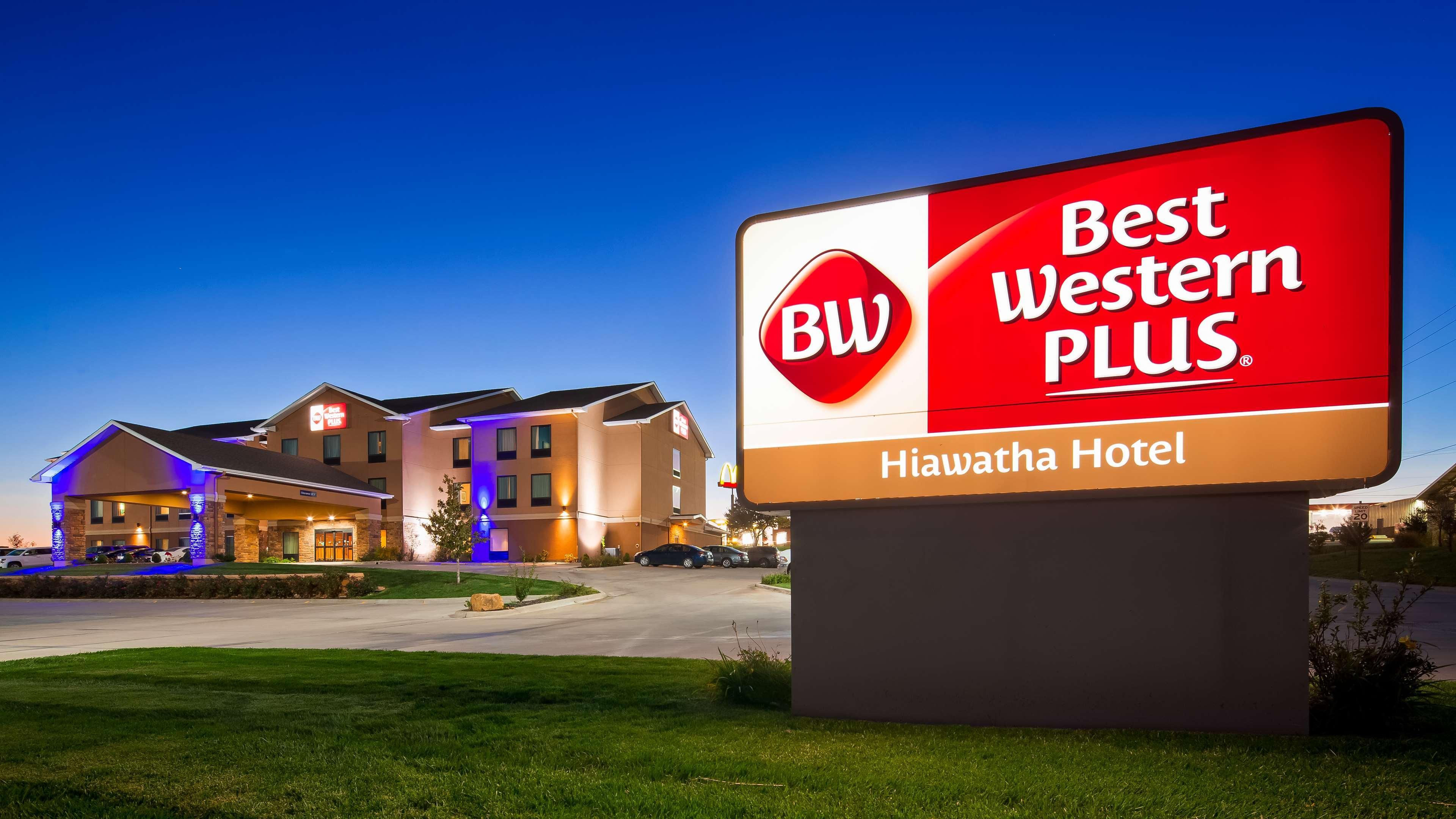 Best Western Plus Hiawatha Hotel Exterior foto